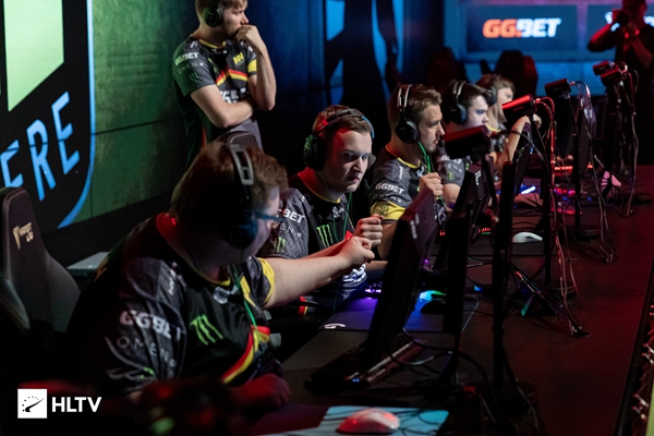 在当今足球 在当今足球